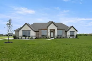 211 Cotopaxi Dr, Pecan Hill, TX 75154 - Photo 1