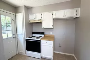 405 Augustine Dr, Euless, TX 76039 - Photo 9