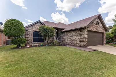 4833 Colonial Park Drive, Haltom City, TX 76117 - Photo 3