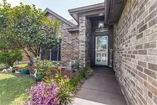 4833 Colonial Park Dr, Haltom City, TX 76117 - Photo 3