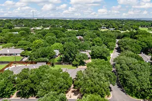 11001 Ridge Point Dr, Woodway, TX 76712 - Photo 35