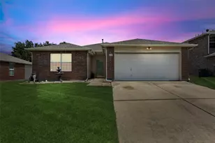 641 Mallard Dr, Saginaw, TX 76131 - Photo 1