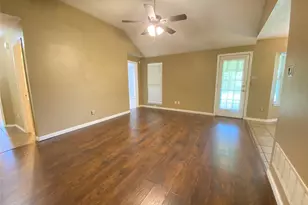 224 Los Angeles Dr, Glenn Heights, TX 75154 - Photo 3