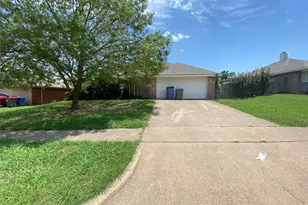 224 Los Angeles Dr, Glenn Heights, TX 75154 - Photo 1