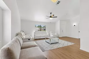 2217 Sharpshire Ln, Arlington, TX 76014 - Photo 3