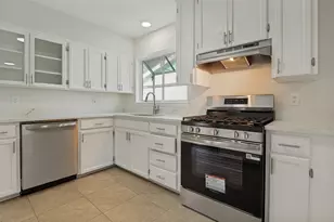 3811 Rolinda Dr, Dallas, TX 75211 - Photo 11