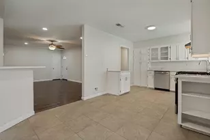 3811 Rolinda Dr, Dallas, TX 75211 - Photo 9