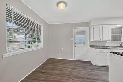 208 D Street, Whitesboro, TX 76273 - Photo 9