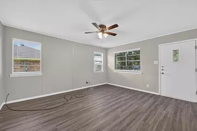208 D Street, Whitesboro, TX 76273 - Photo 3