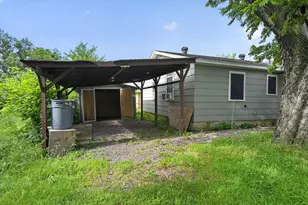 208 D St, Whitesboro, TX 76273 - Photo 23