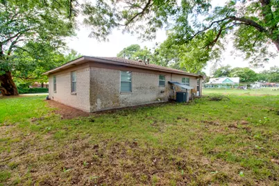 403 S Broadway Street, Collinsville, TX 76233 - Photo 5