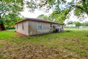 403 S Broadway St, Collinsville, TX 76233 - Photo 5