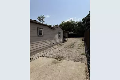2212 Harris Lane, Haltom City, TX 76117 - Photo 21