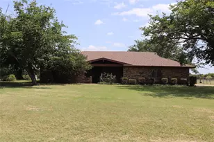 1147 Riverview Dr, Cleburne, TX 76033 - Photo 1