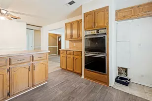 8507 Sugarberry Pl, Dallas, TX 75249 - Photo 7