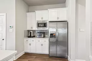 322 Templeton Dr, Fort Worth, TX 76107 - Photo 11