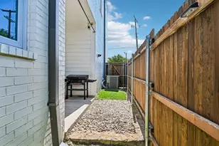 322 Templeton Dr, Fort Worth, TX 76107 - Photo 37