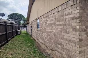 12419 Sparrow Ct, Balch Springs, TX 75180 - Photo 19
