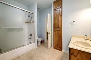 415 Breezeway Ct, Cedar Hill, TX 75104 - Photo 23