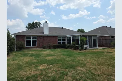 307 Dimes Street, Arlington, TX 76002 - Photo 3