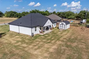 209 Lanai Dr, Runaway Bay, TX 76426 - Photo 5