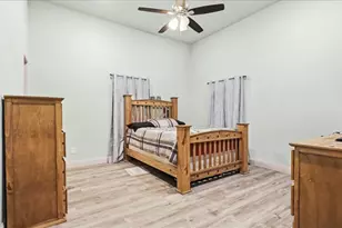 206 N Wood St, Cleburne, TX 76033 - Photo 17
