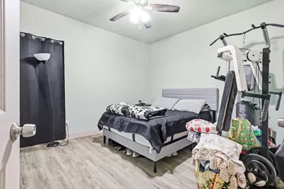 206 N Wood Street, Cleburne, TX 76033 - Photo 15