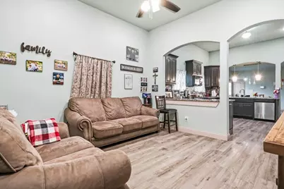 206 N Wood Street, Cleburne, TX 76033 - Photo 3