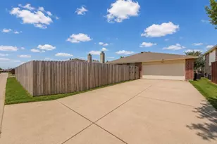 3015 Goldenrod Dr, Lancaster, TX 75134 - Photo 33