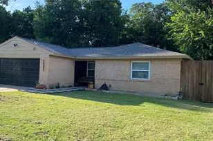 2135 Brookshire St, Arlington, TX 76010 - Photo 1