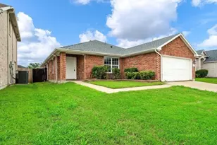 911 Hems Ln, Arlington, TX 76001 - Photo 1