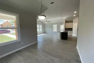 1019 E Hattie St, Fort Worth, TX 76104 - Photo 9