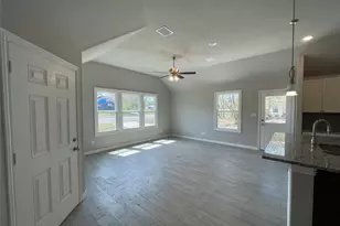1019 E Hattie St, Fort Worth, TX 76104 - Photo 11