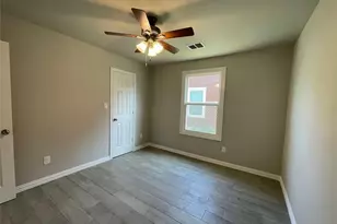 1019 E Hattie St, Fort Worth, TX 76104 - Photo 23
