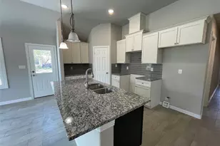 1019 E Hattie St, Fort Worth, TX 76104 - Photo 13