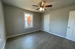 1019 E Hattie St, Fort Worth, TX 76104 - Photo 25