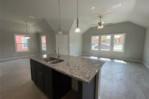 1019 E Hattie St, Fort Worth, TX 76104 - Photo 17