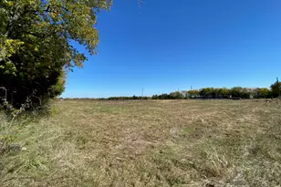 153 Raccoon Dr, Sherman, TX 75092 - Photo 1