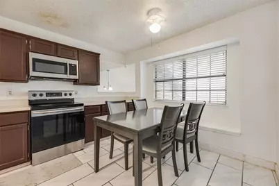 1613 Kingspoint Drive, Carrollton, TX 75007 - Photo 3