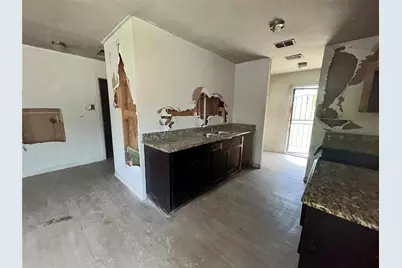 1504 Avenue D, Fort Worth, TX 76104 - Photo 9