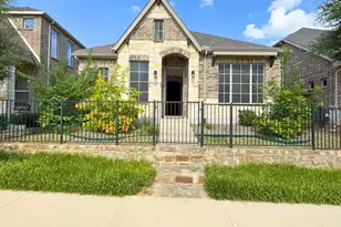 302 Julia Ln, Euless, TX 76040 - Photo 1
