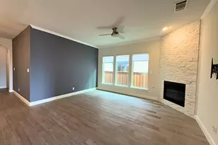 302 Julia Ln, Euless, TX 76040 - Photo 5