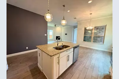 302 Julia Lane, Euless, TX 76040 - Photo 9
