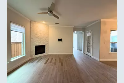 302 Julia Lane, Euless, TX 76040 - Photo 3