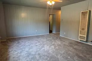 901 W Coffin St, Denison, TX 75020 - Photo 11