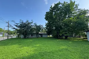 901 W Coffin St, Denison, TX 75020 - Photo 27