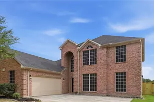 2715 Lake Country Dr, Grand Prairie, TX 75052 - Photo 13