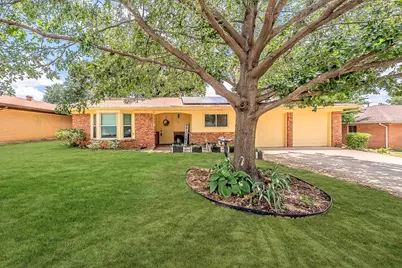 506 E Huitt Lane, Euless, TX 76040 - Photo 1