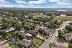 1008 20th St, Fort Worth, TX 76164 - Photo 9