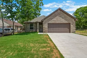 820 N Wood St, Denton, TX 76209 - Photo 1